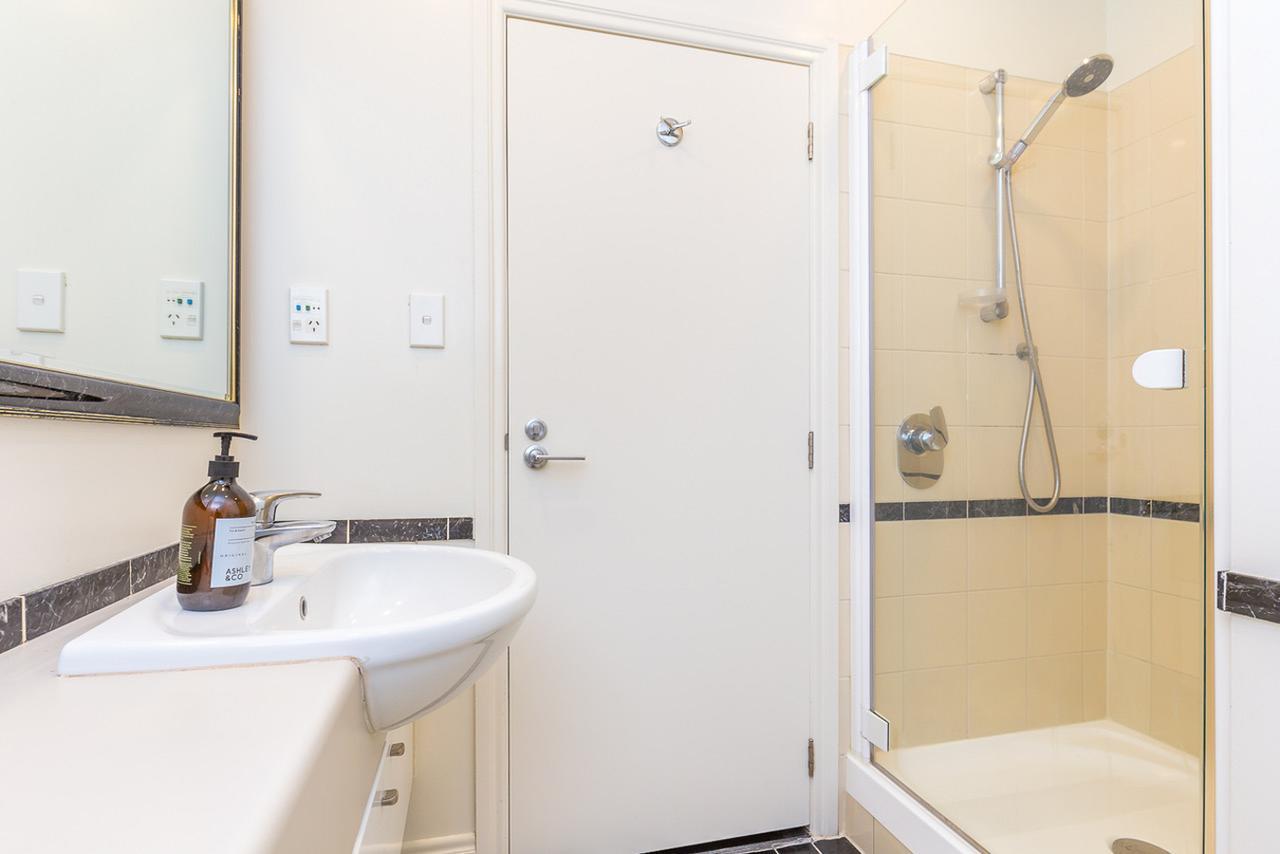 Lovely City Apartment! Views, Pool And Gym Auckland Luaran gambar
